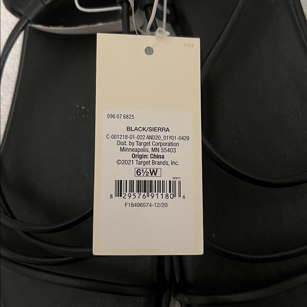 A New Day Women's Black Strappy Sandals Size 6.5 Wide NWT - Picture 2 of 5